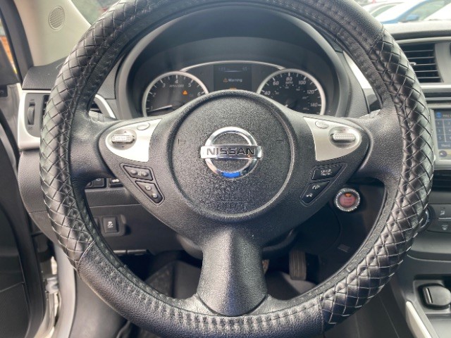 Nissan Sentra Vehicle Full-screen Gallery Image 13