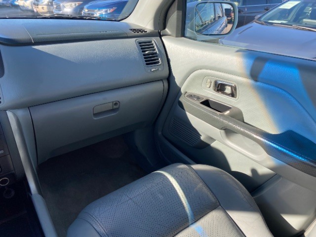 Honda Pilot Vehicle Full-screen Gallery Image 12