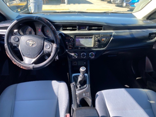 Toyota Corolla Vehicle Full-screen Gallery Image 06