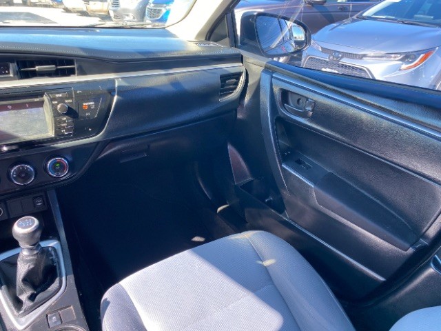 Toyota Corolla Vehicle Full-screen Gallery Image 10