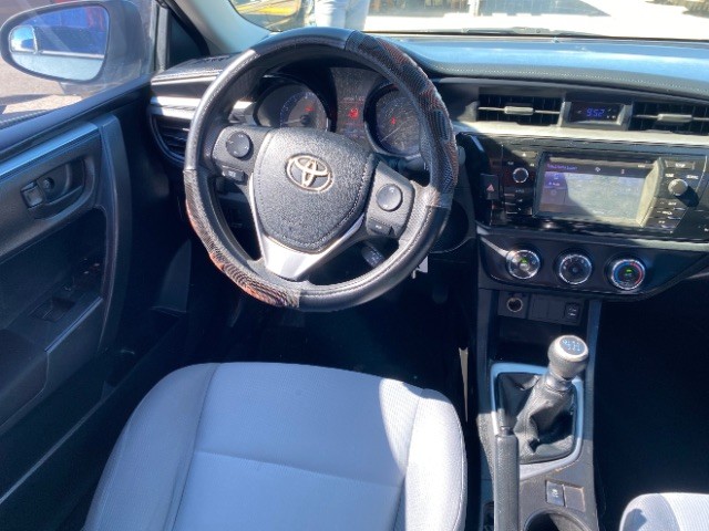 Toyota Corolla Vehicle Full-screen Gallery Image 11