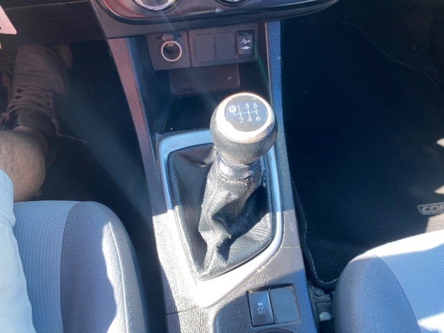 Toyota Corolla Vehicle Full-screen Gallery Image 13