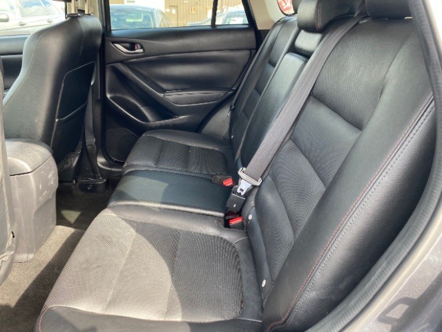 Mazda CX-5 Vehicle Full-screen Gallery Image 06