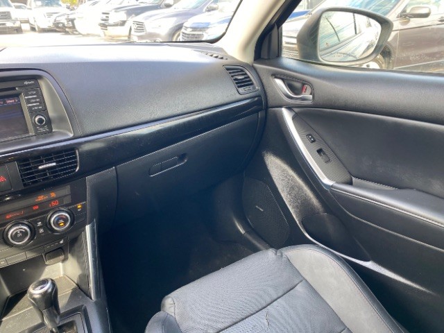 Mazda CX-5 Vehicle Full-screen Gallery Image 08