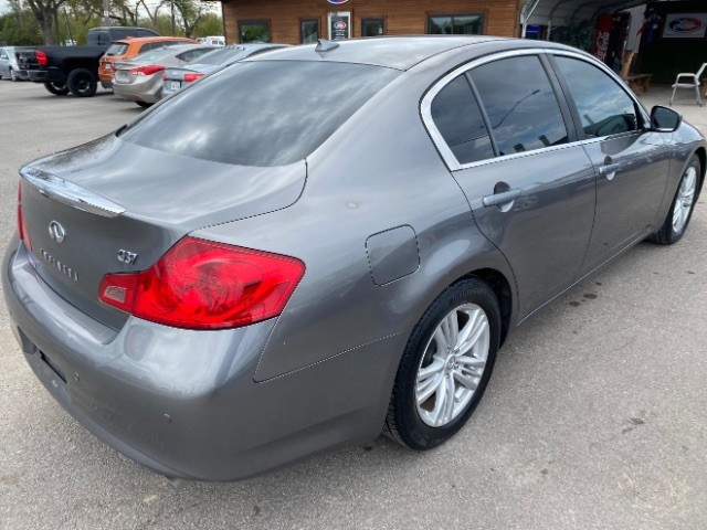 INFINITI G37 Sedan Vehicle Full-screen Gallery Image 05