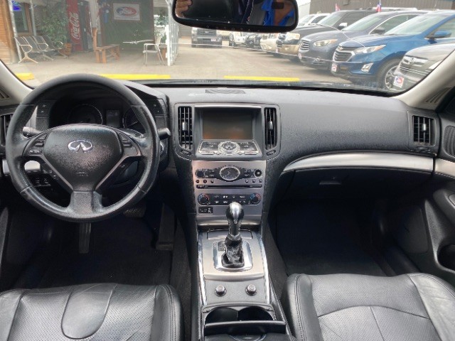 INFINITI G37 Sedan Vehicle Full-screen Gallery Image 06