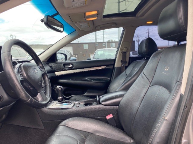 INFINITI G37 Sedan Vehicle Full-screen Gallery Image 07