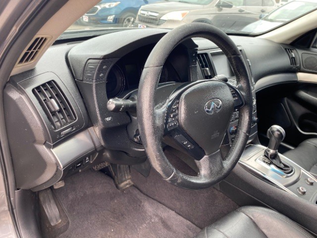 INFINITI G37 Sedan Vehicle Full-screen Gallery Image 09