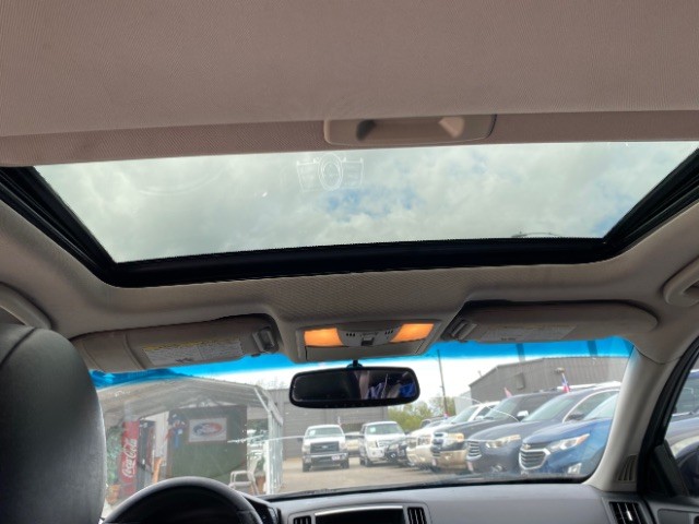 INFINITI G37 Sedan Vehicle Full-screen Gallery Image 12