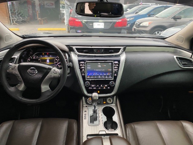 Nissan Murano Vehicle Full-screen Gallery Image 06
