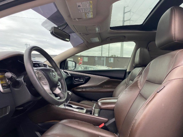 Nissan Murano Vehicle Full-screen Gallery Image 08