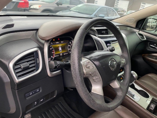 Nissan Murano Vehicle Full-screen Gallery Image 09