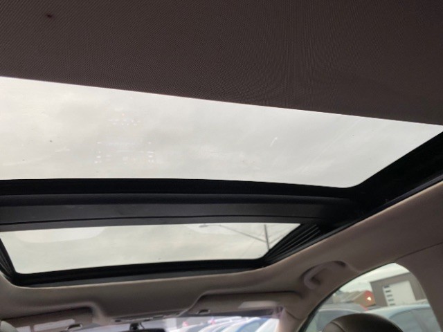 Nissan Murano Vehicle Full-screen Gallery Image 12