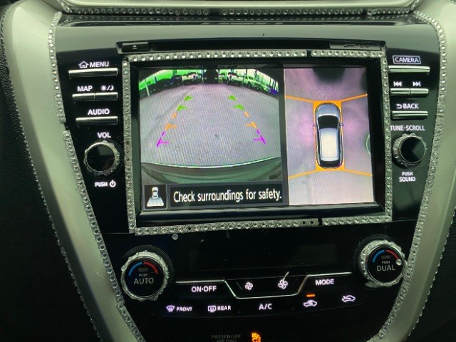 Nissan Murano Vehicle Full-screen Gallery Image 14