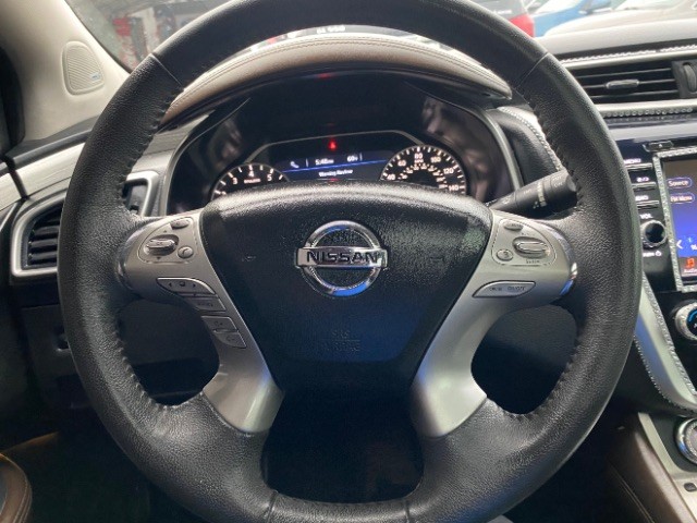 Nissan Murano Vehicle Full-screen Gallery Image 15