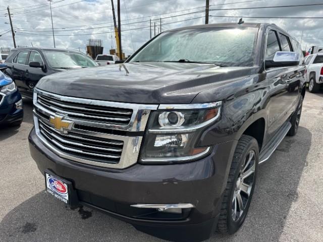 Chevrolet Suburban Vehicle Full-screen Gallery Image 02