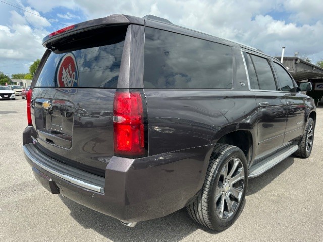 Chevrolet Suburban Vehicle Full-screen Gallery Image 04