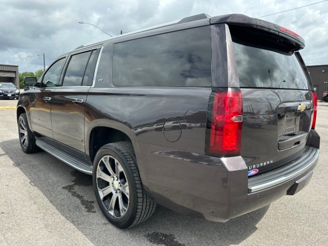 Chevrolet Suburban Vehicle Full-screen Gallery Image 05