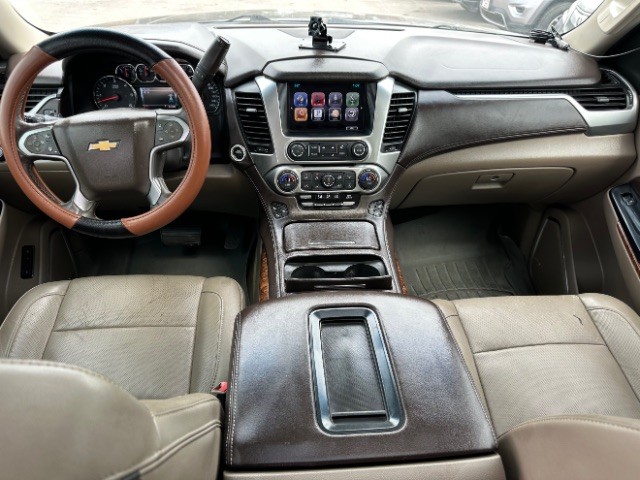 Chevrolet Suburban Vehicle Full-screen Gallery Image 06