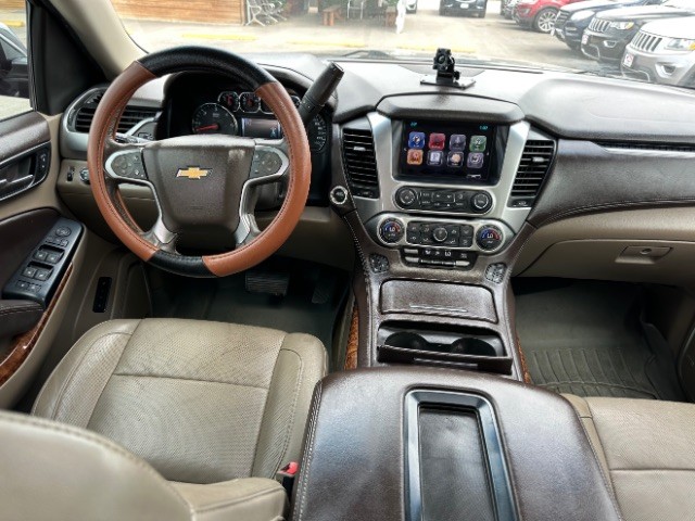 Chevrolet Suburban Vehicle Full-screen Gallery Image 08