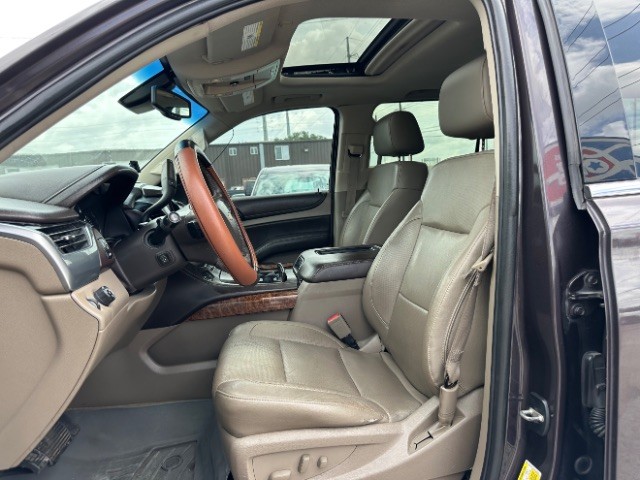 Chevrolet Suburban Vehicle Full-screen Gallery Image 10