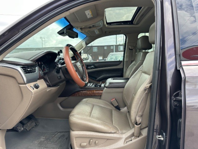 Chevrolet Suburban Vehicle Full-screen Gallery Image 11