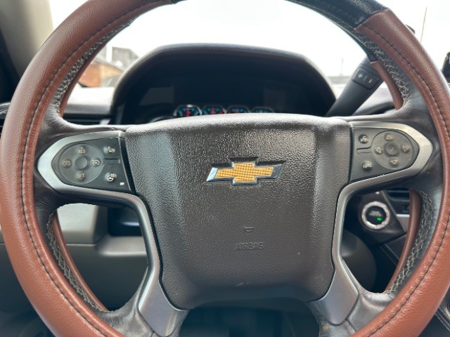 Chevrolet Suburban Vehicle Full-screen Gallery Image 15