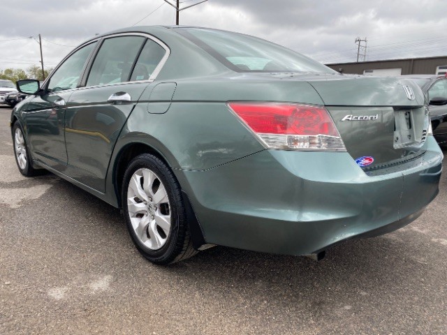 Honda Accord Sedan Vehicle Full-screen Gallery Image 04