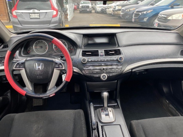 Honda Accord Sedan Vehicle Full-screen Gallery Image 06