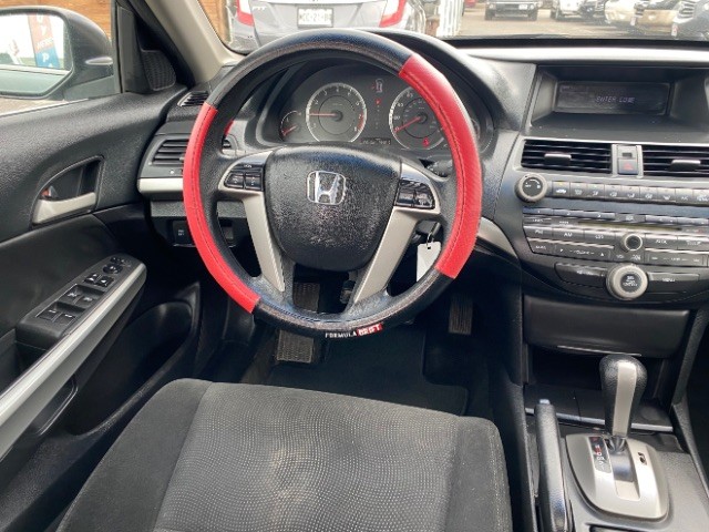 Honda Accord Sedan Vehicle Full-screen Gallery Image 10