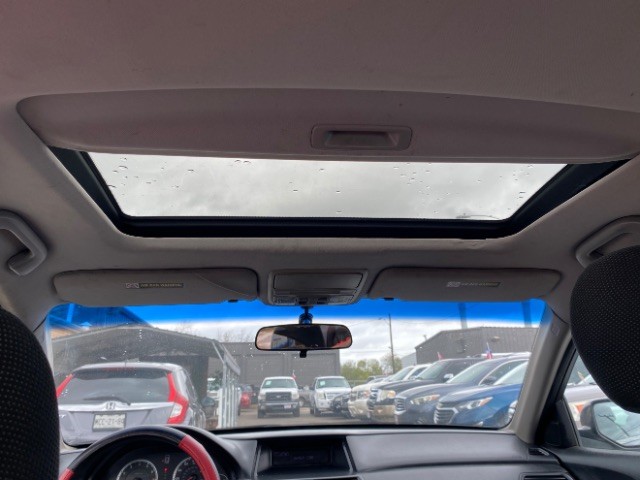 Honda Accord Sedan Vehicle Full-screen Gallery Image 11