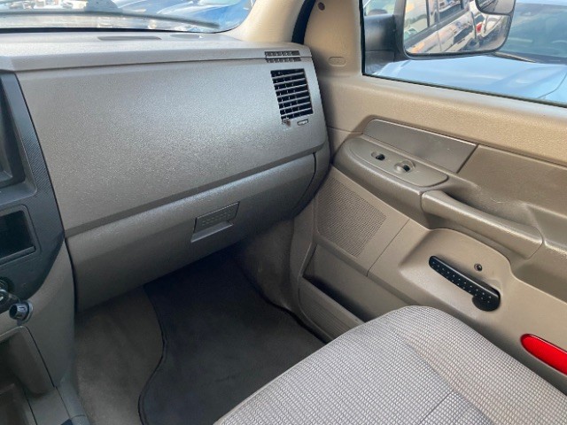 Dodge Ram 2500 Vehicle Full-screen Gallery Image 11