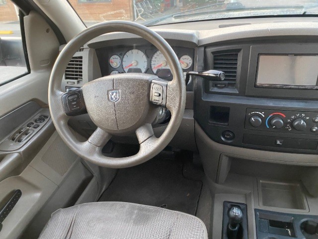 Dodge Ram 2500 Vehicle Full-screen Gallery Image 12