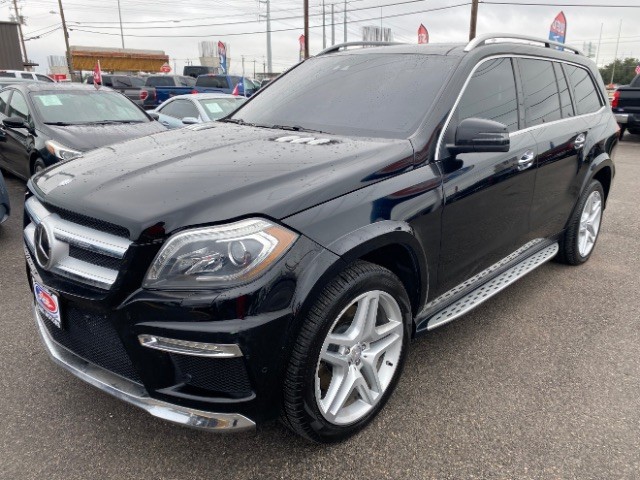 Mercedes-Benz GL-Class Vehicle Full-screen Gallery Image 03