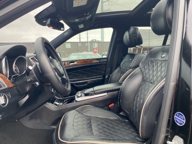 Mercedes-Benz GL-Class Vehicle Full-screen Gallery Image 10