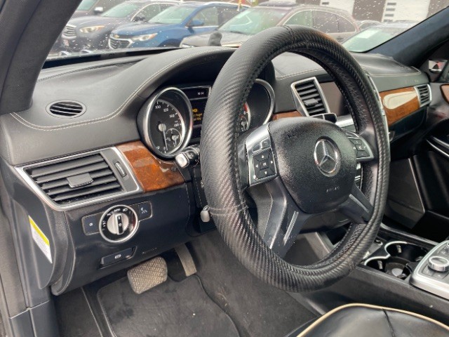 Mercedes-Benz GL-Class Vehicle Full-screen Gallery Image 11