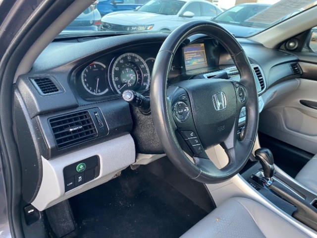 Honda Accord Sedan Vehicle Full-screen Gallery Image 09