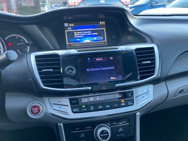 Honda Accord Sedan Vehicle Full-screen Gallery Image 12