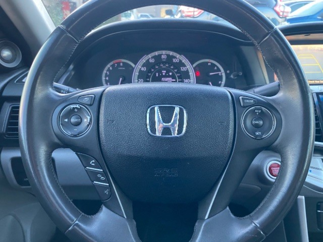 Honda Accord Sedan Vehicle Full-screen Gallery Image 14