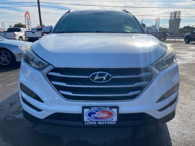 Hyundai Tucson Vehicle Full-screen Gallery Image 02