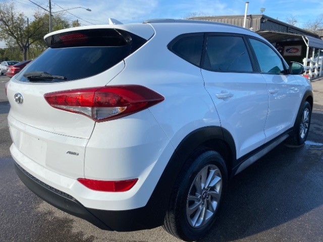 Hyundai Tucson Vehicle Full-screen Gallery Image 05