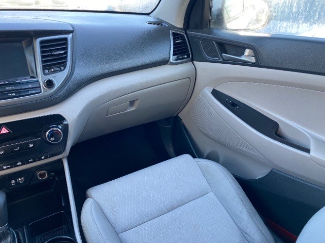 Hyundai Tucson Vehicle Full-screen Gallery Image 10