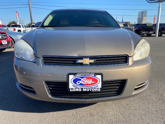 Chevrolet Impala Vehicle Full-screen Gallery Image 02