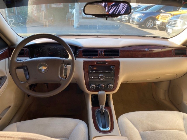 Chevrolet Impala Vehicle Full-screen Gallery Image 06