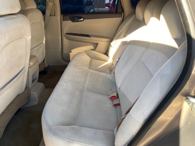 Chevrolet Impala Vehicle Full-screen Gallery Image 07