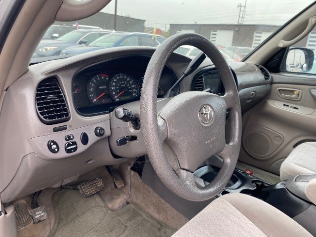 Toyota Tundra Vehicle Full-screen Gallery Image 09