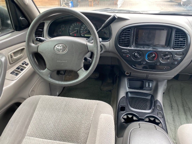 Toyota Tundra Vehicle Full-screen Gallery Image 11