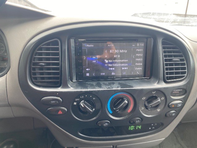 Toyota Tundra Vehicle Full-screen Gallery Image 12