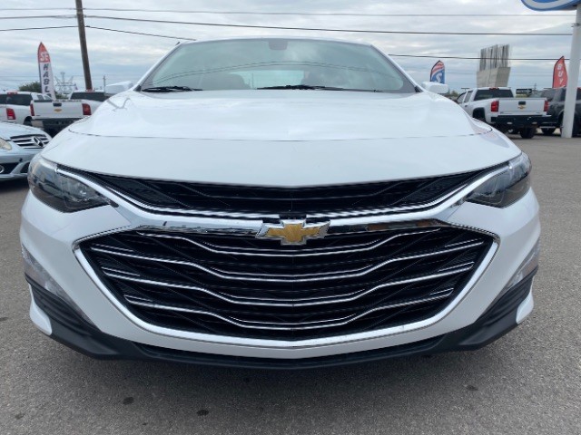 Chevrolet Malibu Vehicle Full-screen Gallery Image 02