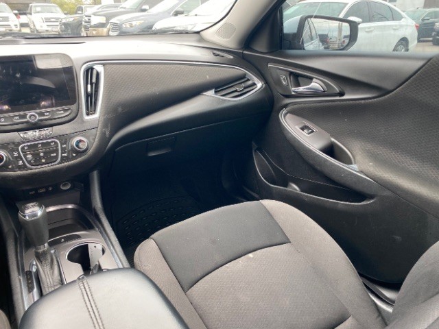 Chevrolet Malibu Vehicle Full-screen Gallery Image 10